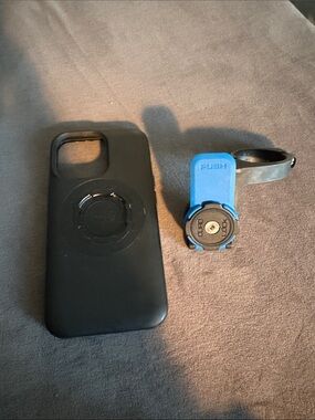 Quad lock iPhone holder for iPhone for cycling